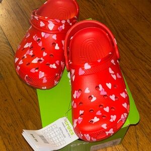 Crocs classic vday clog k valentines hearts